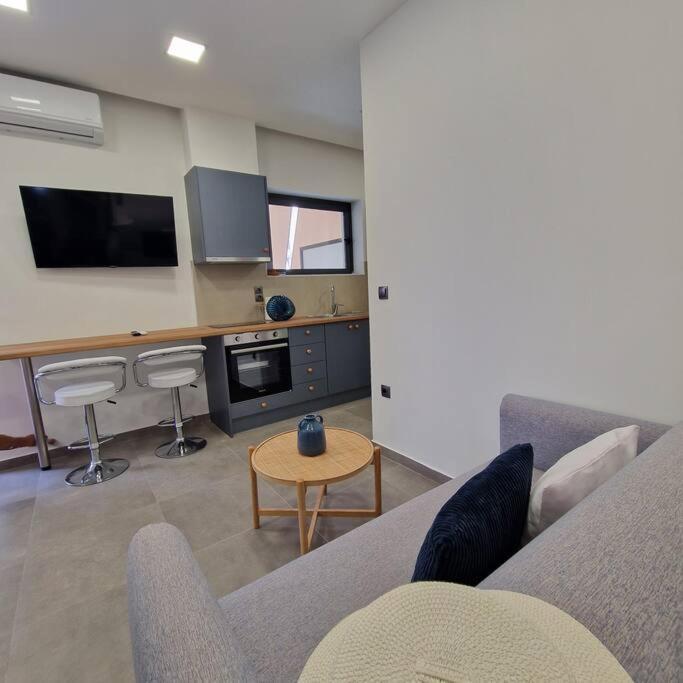 Farisma - Bright And Central Apt In Calamata Exterior foto